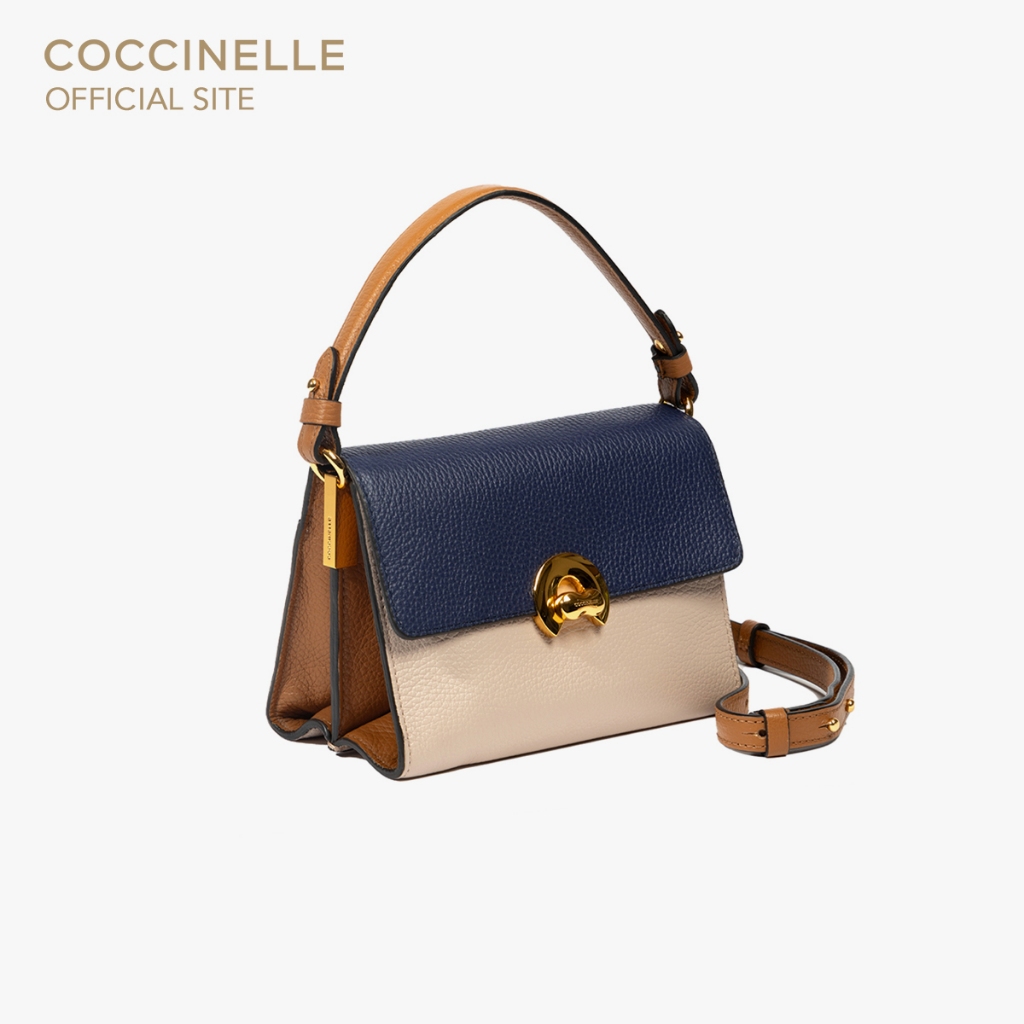 COCCINELLE กระเป๋าสะพายผู้หญิง รุ่น BINXIE 580121 สี ROYAL BLUE/ROSETTE/CUIR