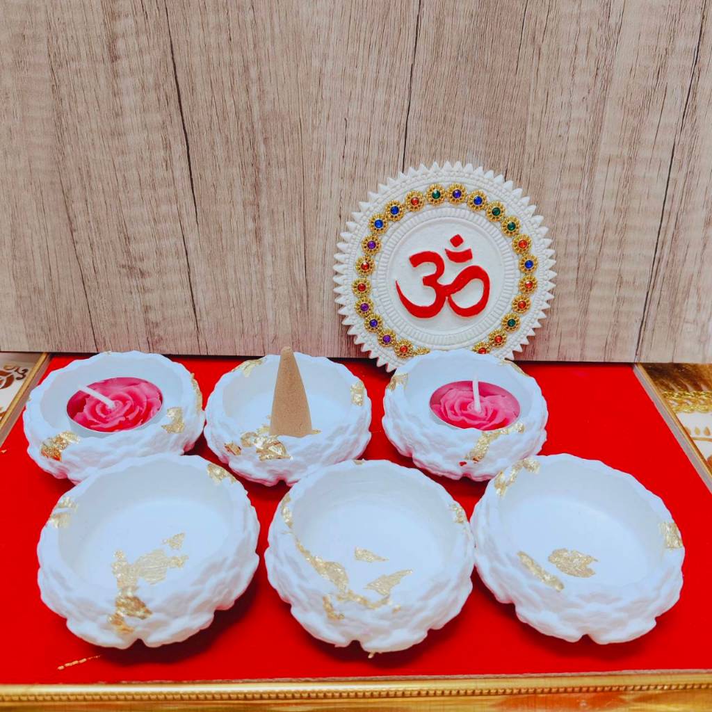 MT-HM3A-4 ถ้วยจุดกำยานขาวปิดทอง วางเทียน หน้าหิ้งพระ หิ้งเทพ กว้าง 6 cm ขายเป็นคู่