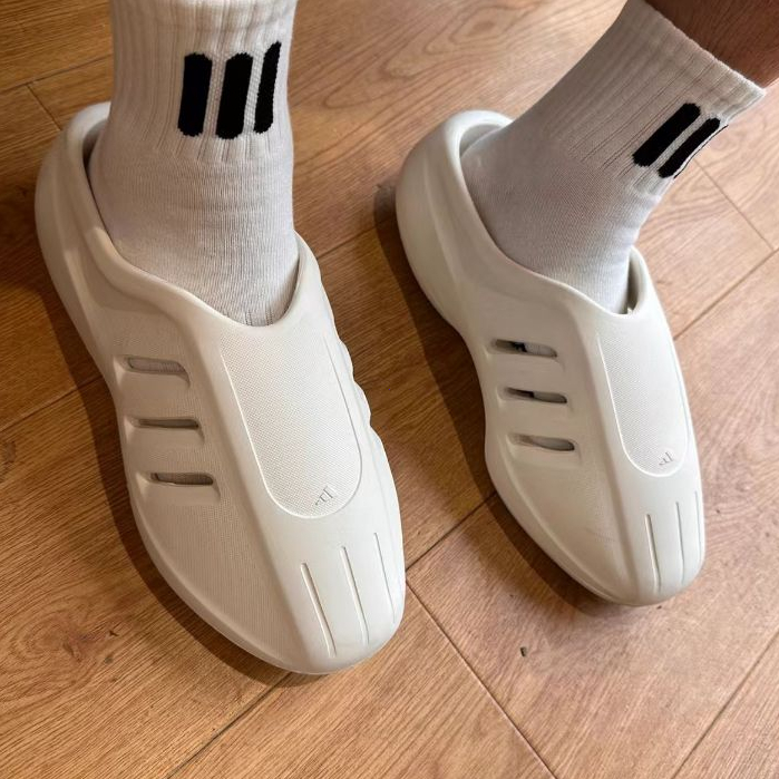 Adidas AdiFom รองเท้าแตะชาย รองเท้าแตะผู้ชายฤดูร้อนกลางแจ้งที่มีคุณภาพสูงรองเท้า รองเท้าผู้ชาย