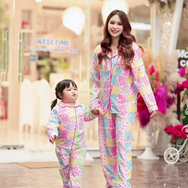 (เก็บโค้ดลดพิเศษ!)(90-140 ผู้ใหญ่อก40 -46 นิ้ว)🧸ชุดนอนครอบครัว Bunny bear-gummy bears เด็ก ผู้ใหญ่