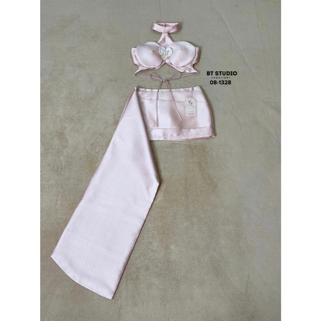 BT 08-1328 เซท 2 ชิ้น เสื้อครอปด้านหน้าแต่งดอกไม้ดอกใหญ่ อกเสริมฟองน้ำ