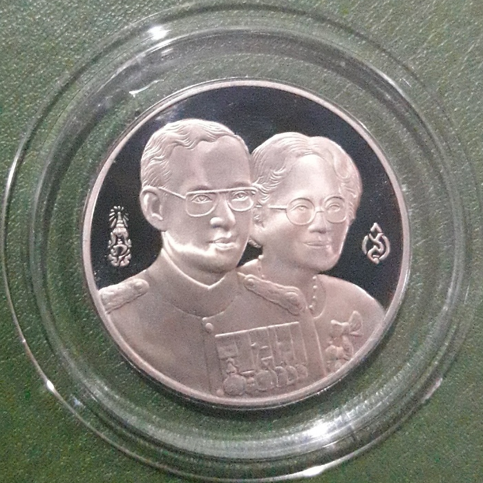 เหsียญนิกเกิลขัดเงา ที่ระลึก สร้างอาคารนครินทรศรี สภาการพยาบาล ไม่ผ่านใช้ UNC พร้อมตลับและกล่องเดิมจากกรมธนารักษ์