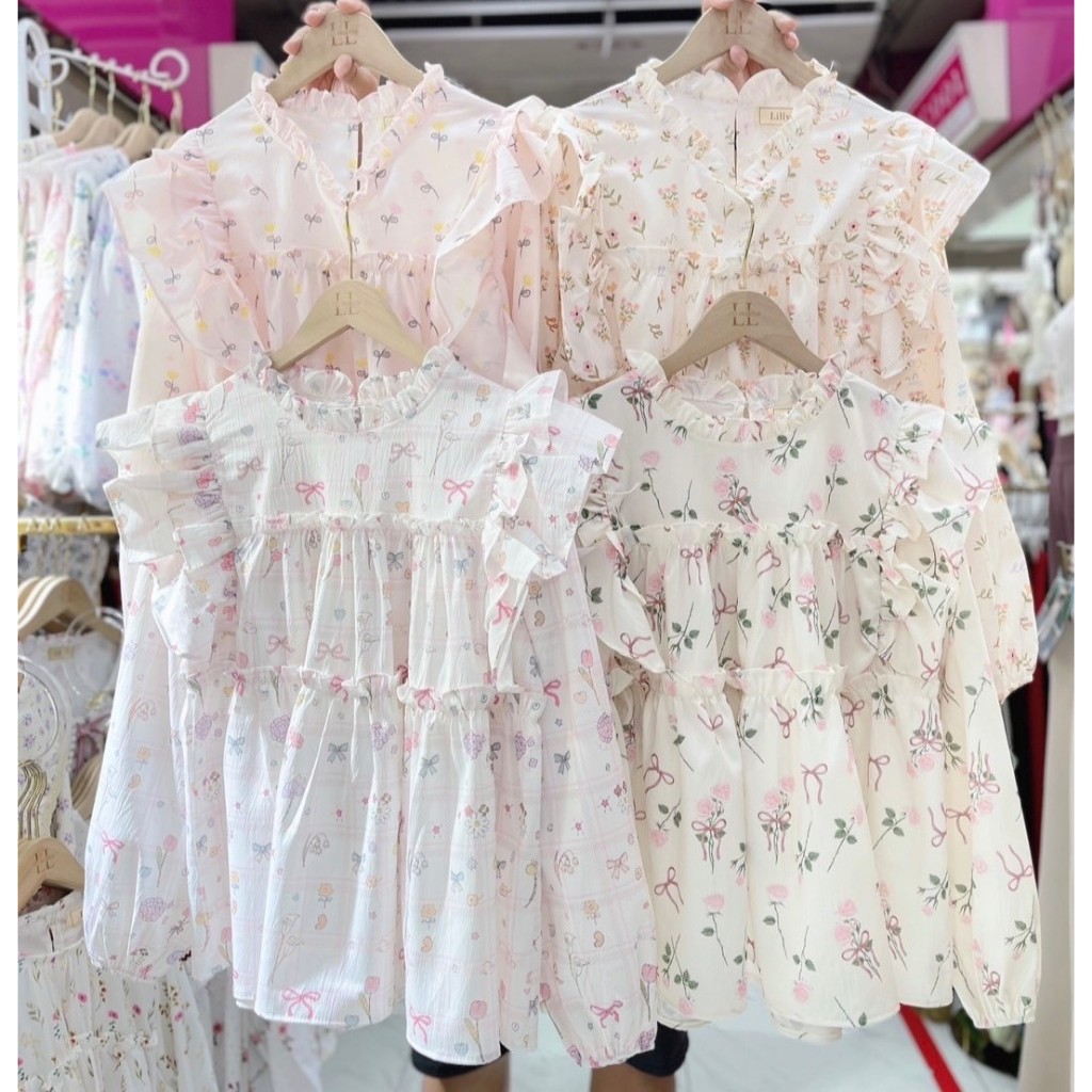 ป้าย Lilly เสื้อผ้าครัชพิมพ์ลายต่อชั้น ระบายแขนจับจีบ อก 42 นิ้ว