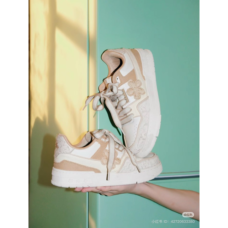 รองเท้า WE FLOWER รุ่น WF001 สี Milk Tea (ครีม)