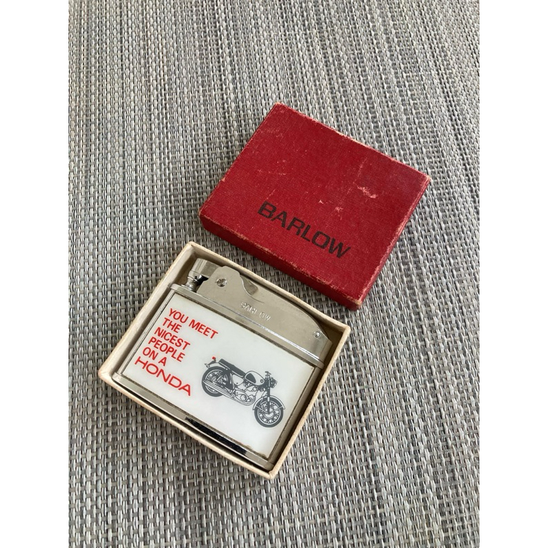 ไฟแช็คน้ำมันมาพร้อมกล่องทำให้รถ Honda CB77 Vintage Barlow Lighter Honda CB77 Made In Japan 1970’s