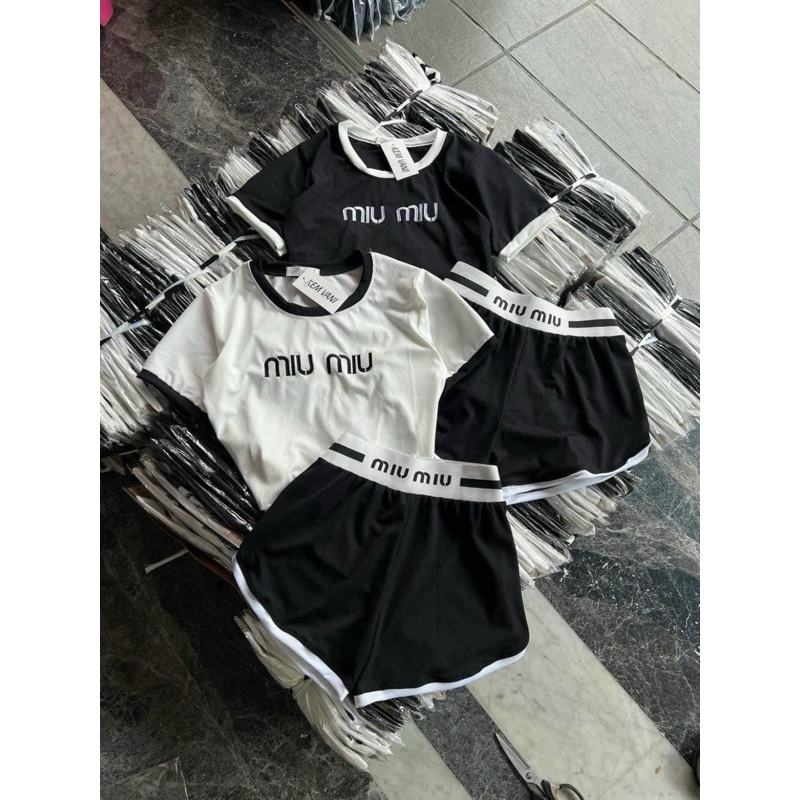#พร้อมส่ง งานเซ็ต 𝒎𝒊𝒖 𝒎𝒊𝒖 ปักสวยมากกก ใส่สวย เซ็กซี่มะหวายผ้ารองตามรูปงานดีมากจ้า