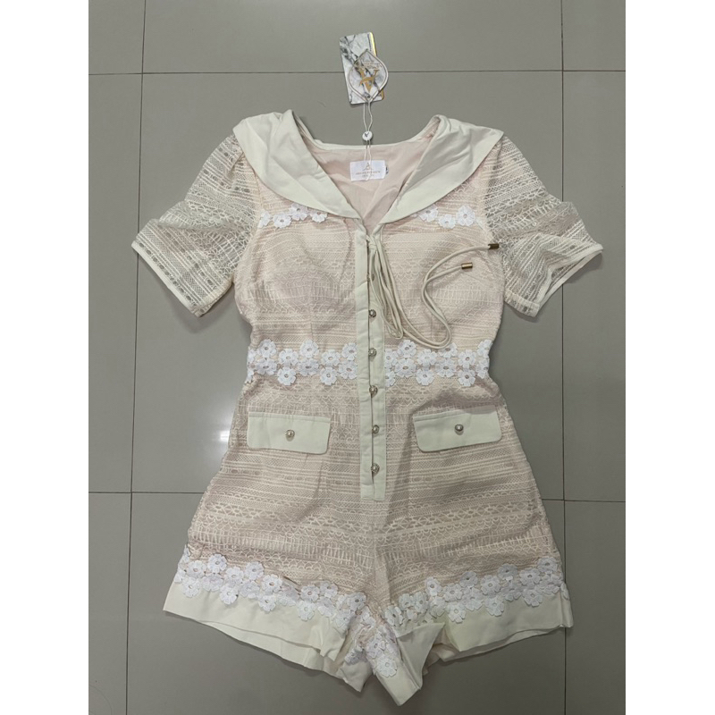 จั๊มสูทลูกไม้ขาสั้นสีครีม งานป้าย Abigail premium quality sizeM ***มือ1 ป้ายห้อย