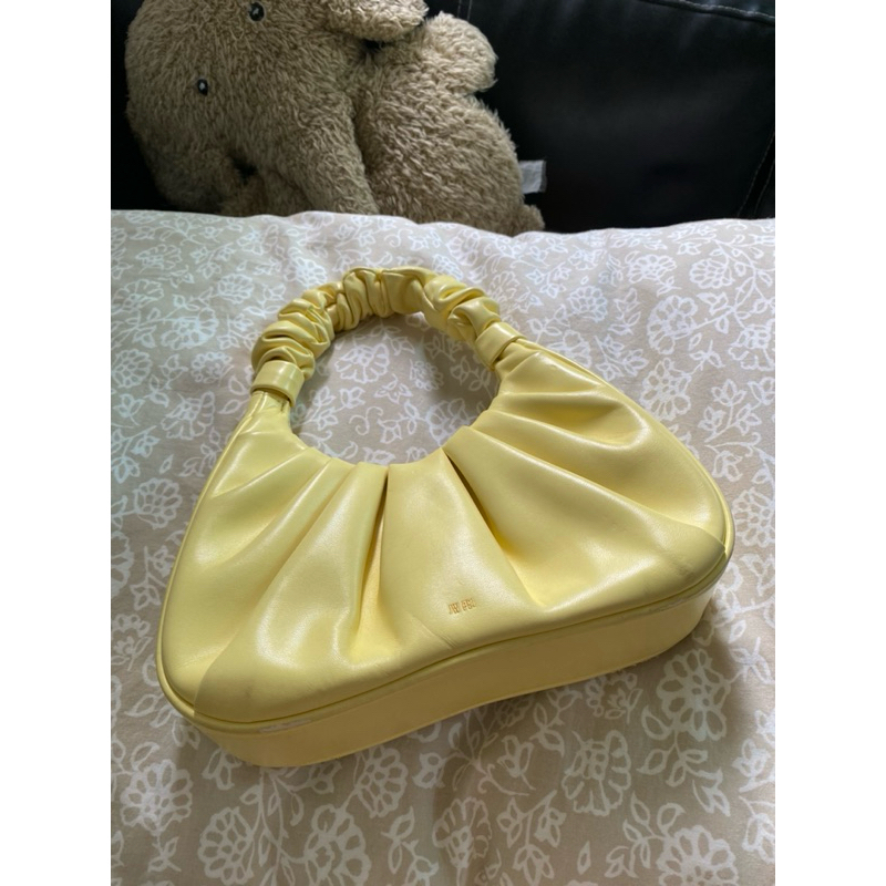 ส่งต่อ กระเป๋าBoho ของ JW PEI หนังนิ่ม หนังวีแกน สีเหลือง Yellow boho JW PEI