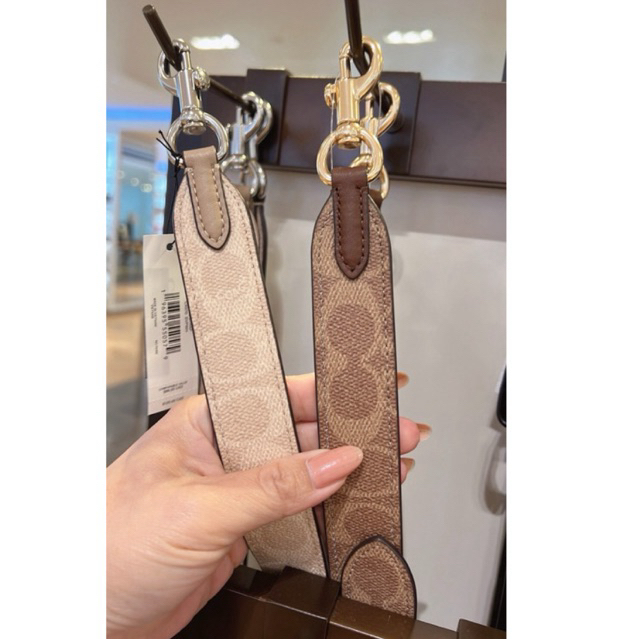พร้อมส่งที่ไทยแท้ % รุ่นใหม่ สายเสริมสะพายยาวกระเป๋า Reversible Strap In Signature Canvas ใช้ได้ 2 ด้าน 1.5“