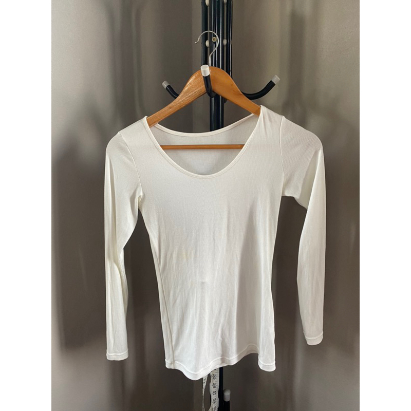 เสื้อ heatech uniqlo