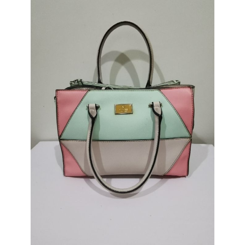 กระเป๋า Guess มือสอง​