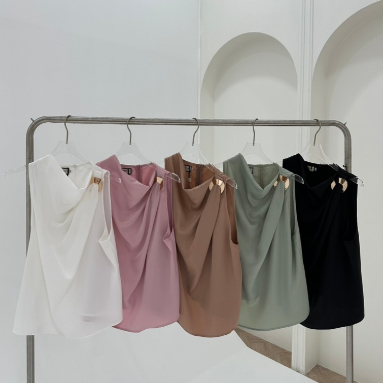 colourblockmatter - Bailey Top เสื้อแขนกุดซาติน แต่งอะไหล่ทอง ซิปซ่อนหลัง