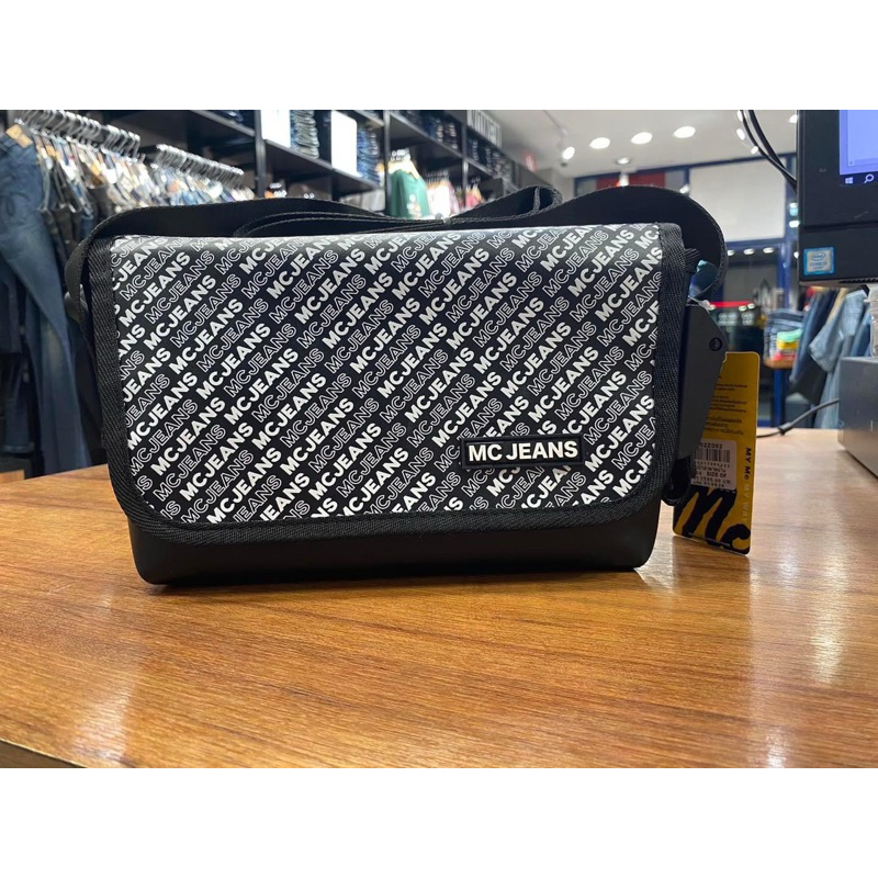 พร้อมส่ง กระเป๋าสะพายข้าง Mc Jeans งานแท้ 100% รุ่นขายดี สายปรับความยาวได้ ราคา ถูกที่สุด ดีลบีเคเค แกลเลอรีภาพที่ 5
