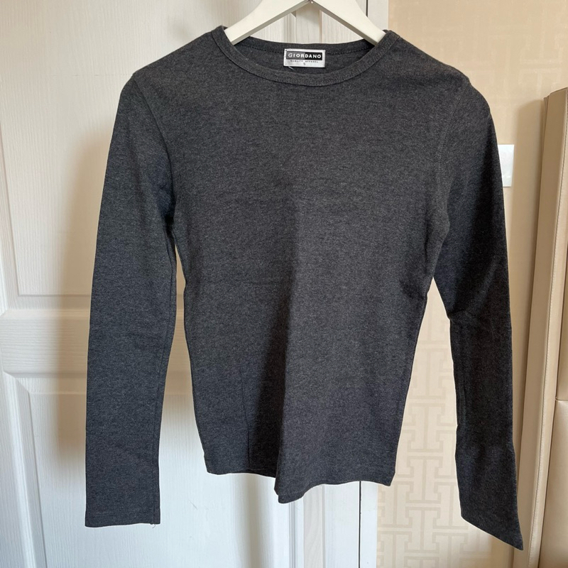 🧥Sweater เสื้อกันหนาว คอกลมสีเทา แบรน Giordano มือ2