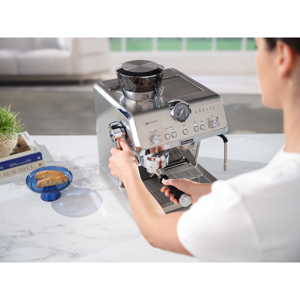 De’Longhi เครื่องชงกาแฟเอสเพรสโซ่พร้อมนวัตรกรรมการสกัดเย็น La Specialista Opera รุ่น EC9555.M ราคา ถูกที่สุด ดีลบีเคเค แกลเลอรีภาพที่ 7