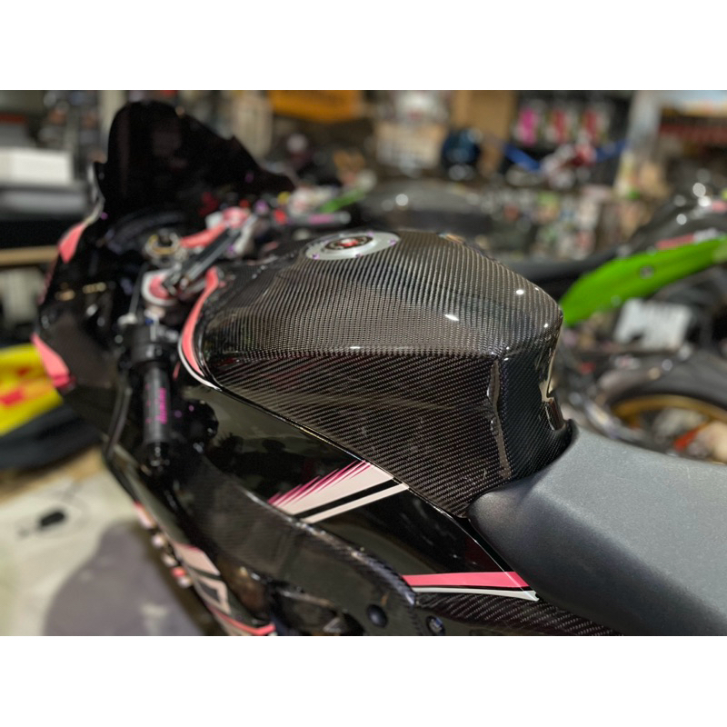 ครอบถังโหนก ZX10R ครอบถัง ZX10R งานเพียวคาร์บอน ทรงสวย งานเข้ารูป แข็งแรง