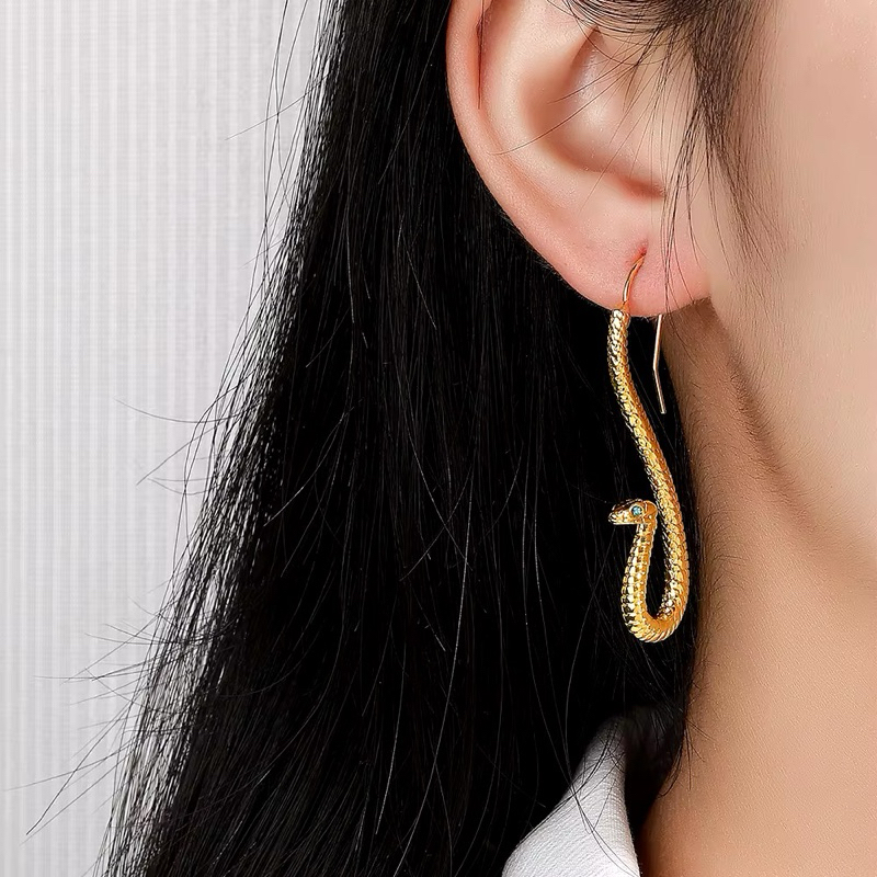 พร้อมส่ง ส่งไว | ต่างหูงูแฟชั่น สีทองวินเทจ สำหรับหูเจาะ