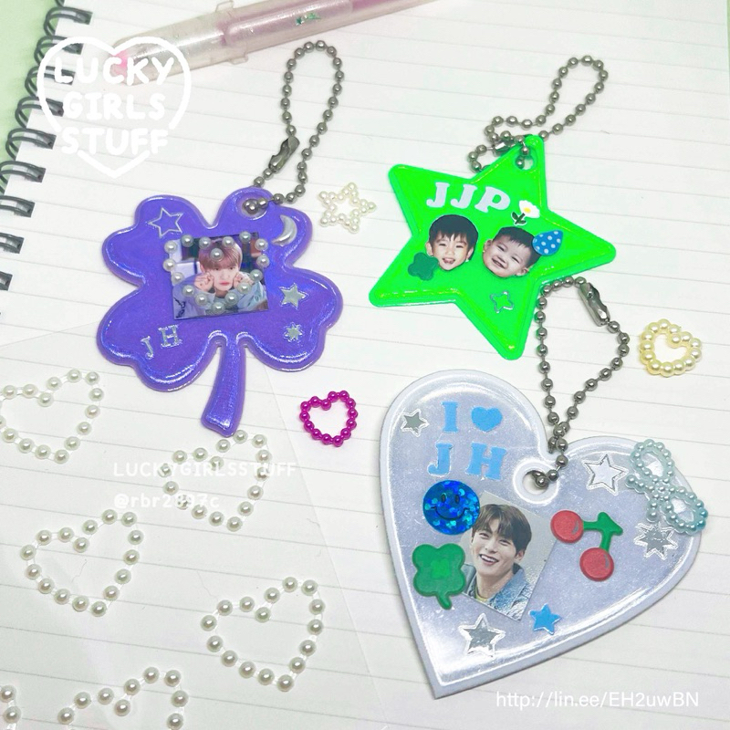พร้อมส่ง ร้านไทย พวงกุญแจ ใบโคลเวอร์ หัวใจ ดาวสะท้อนแสง