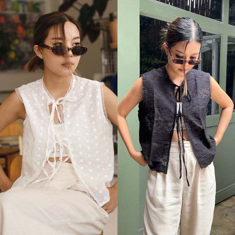 Nana Top กั๊กแขนกุดแต่งขอบลูกไม้รอบตัว