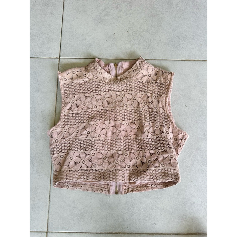 เสื้อแขนกุดลูกไม้สีชมพู ซิปหลัง size m ป้าย Hiso Hiso