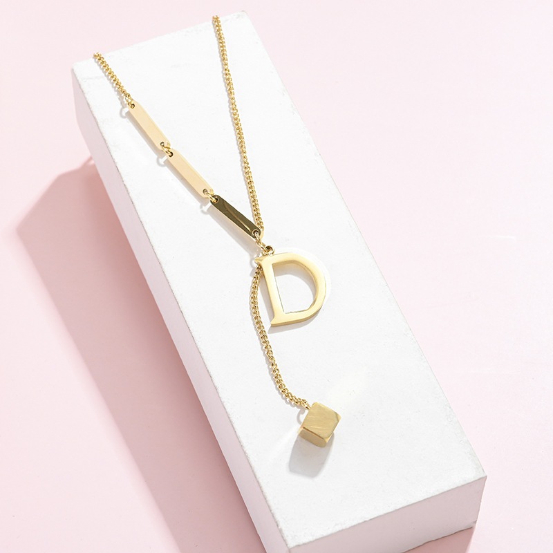 สร้อยคอสีทอง จี้ตัวอักษร D อักษร 26 ตัว ไทเทเนียมสแตนเลสแท้316L  ไม่ดำไม่ลอกสี  ดีไซน์แฟชั่น SS64