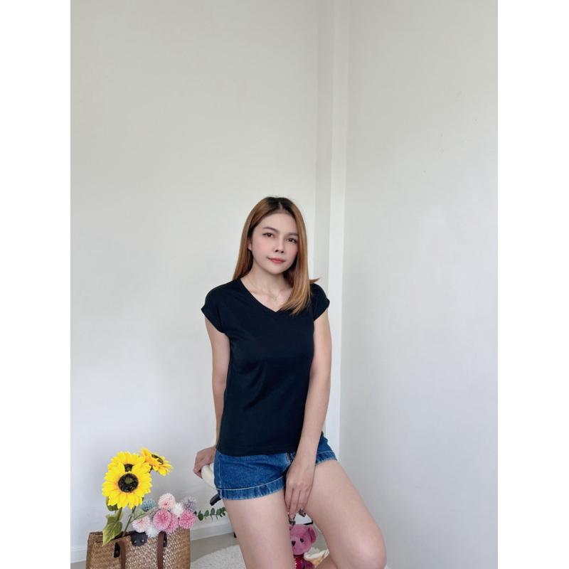 เสื้อยืดแขนล้ำ คอวี ผู้หญิง