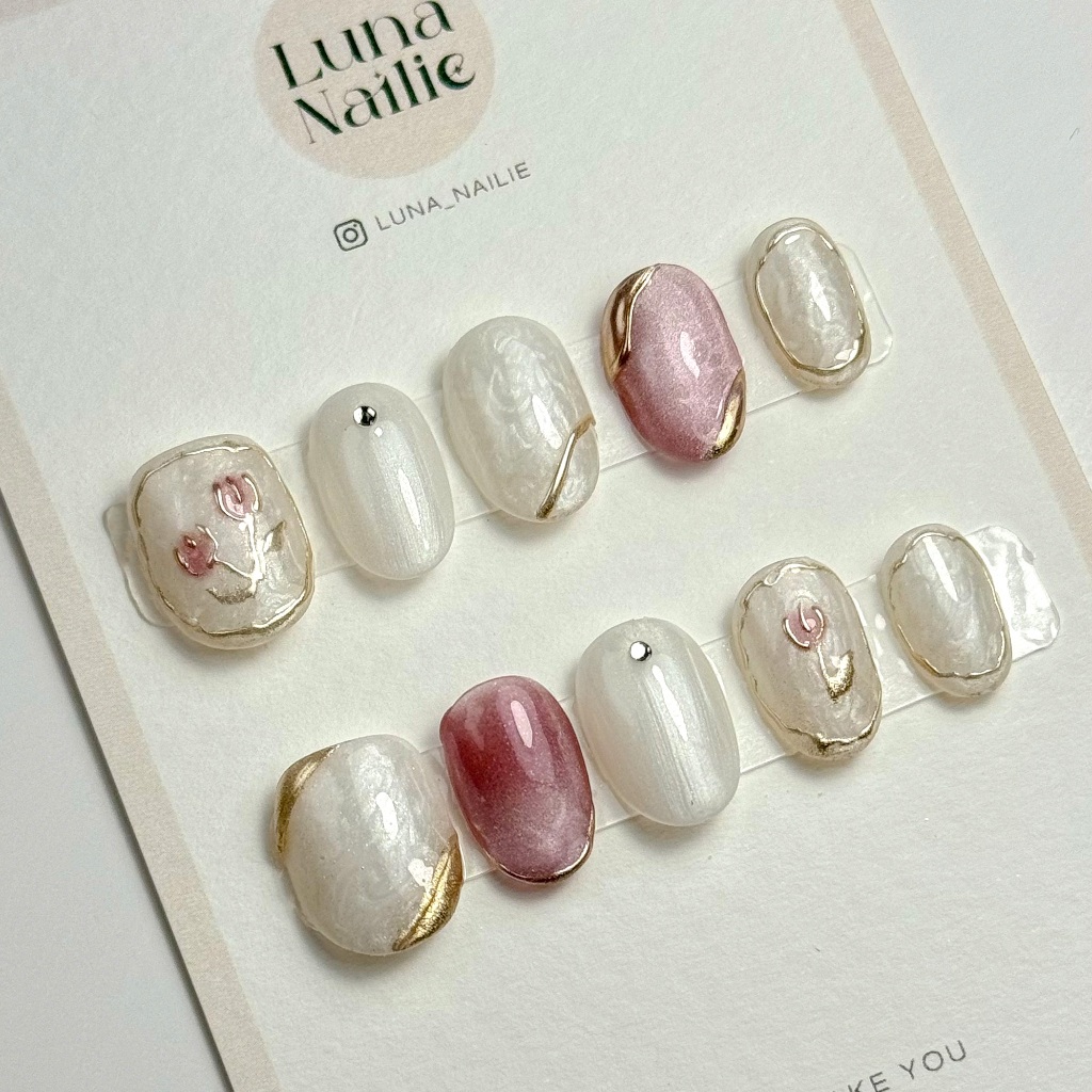 เล็บปลอมสำเร็จรูป สไตล์ดอกไม้ สีมุก มินิมอล | Luna_Nailie