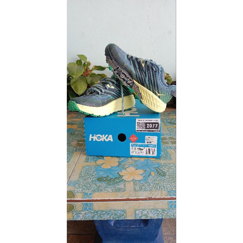 HOKA Speedgoat 4Wide พร้อมกล่องใส่สภาพใช้งานได้อีกนาน