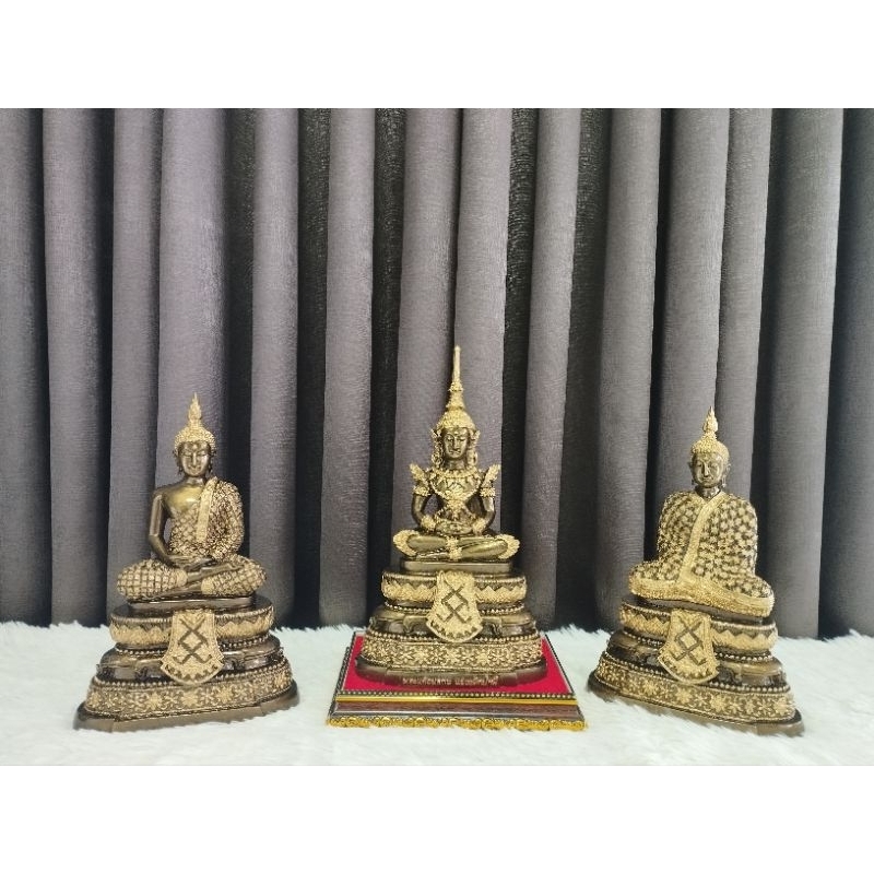 พระแก้วมรกตแร่เหล็กน้ำพี้ แถมฟรีฐานรองทุกองค์