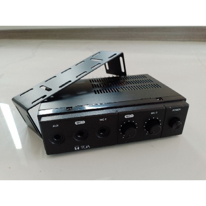 TOA CA-160 เครื่องขยายเสียงติดรถยนต์ 60W สีดำ ขนาด 178x50x170 มม.