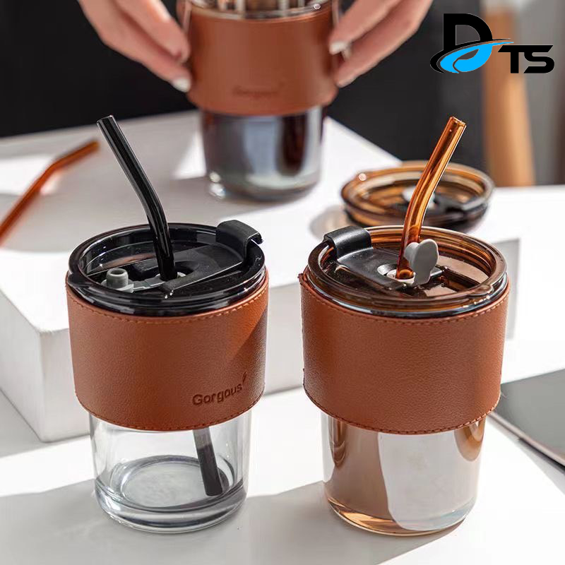 แก้วกาแฟ ใส่น้ำ 400ml สไตล์มินิมอล พร้อมหลอดแก้ว ฝาปิด ปลอกหนังกันร้อน