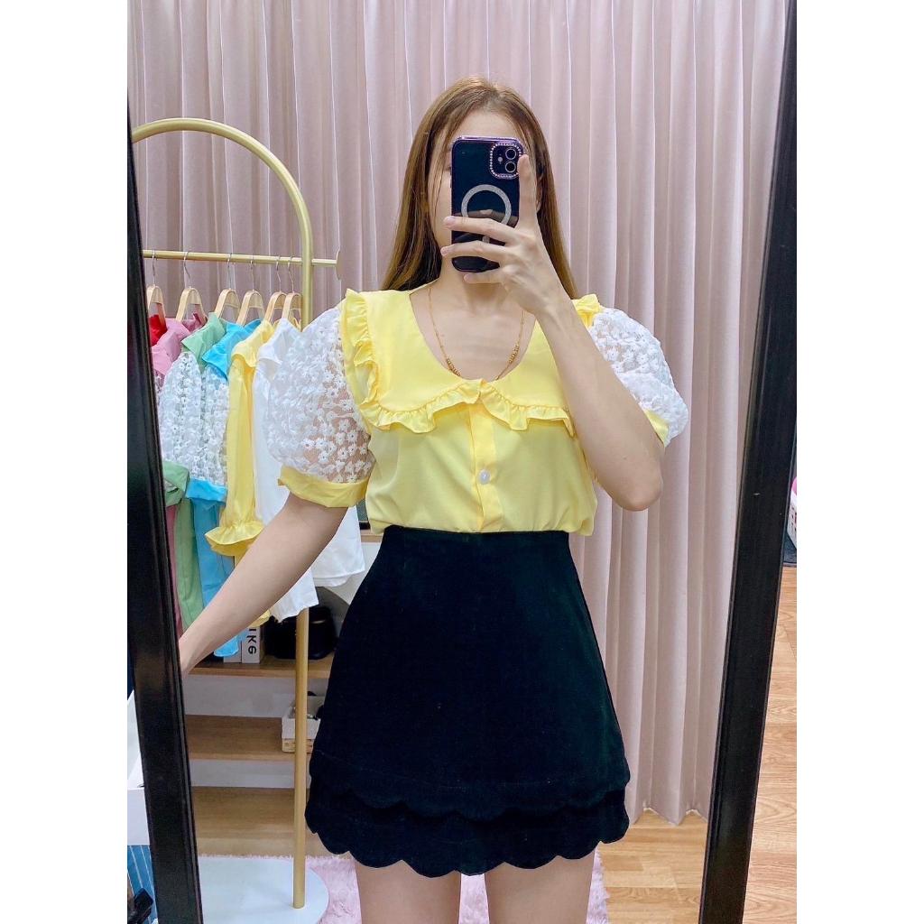 เสื้อคอบัวเเขนเเต่งลูกไม้สีขาวผ้าไหมอิตาลีสีพื้น สีสันสดใส – โปรปัง