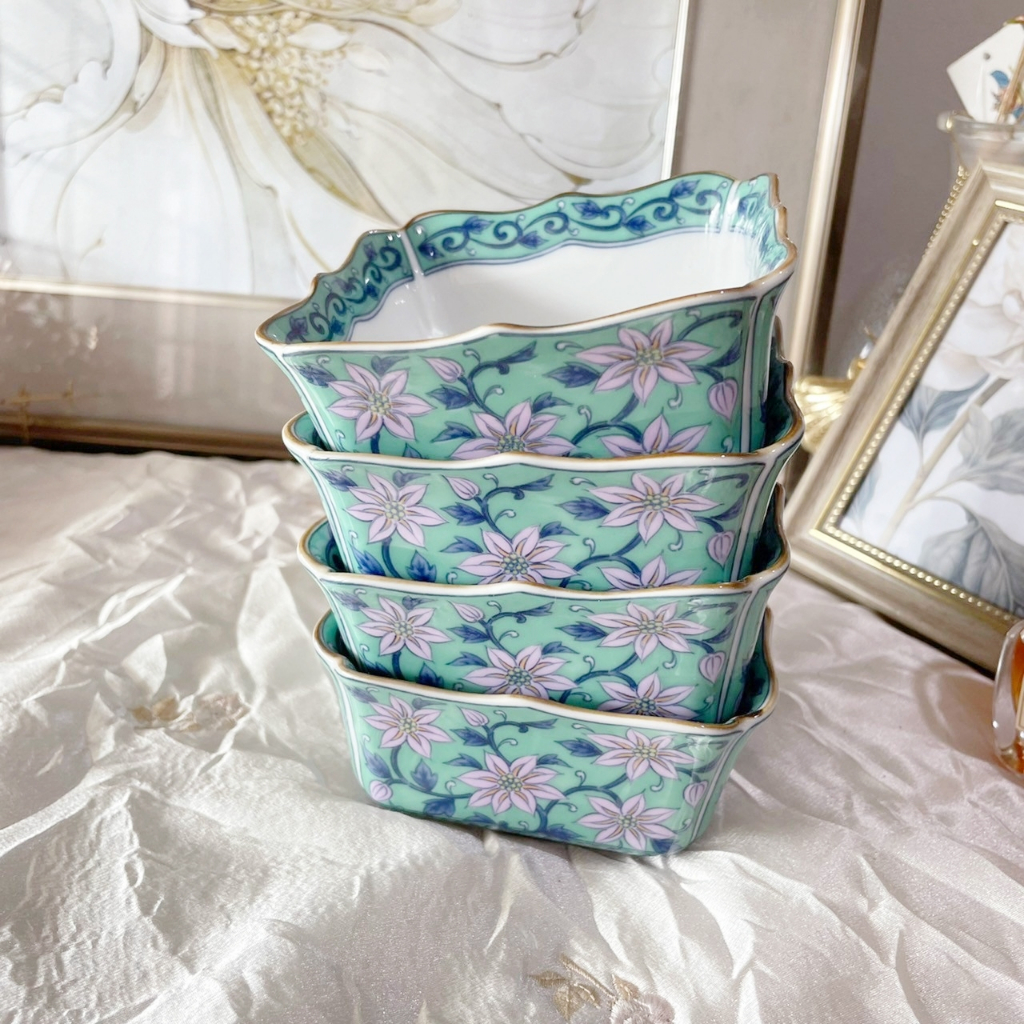 ถ้วยซุป ขนมหวานเบญจรงค์ ทรงสี่เหลี่ยมลายสวย เนื้อหนา ขอบทอง ขนาด W 11.25 cm  H 5.5 cm