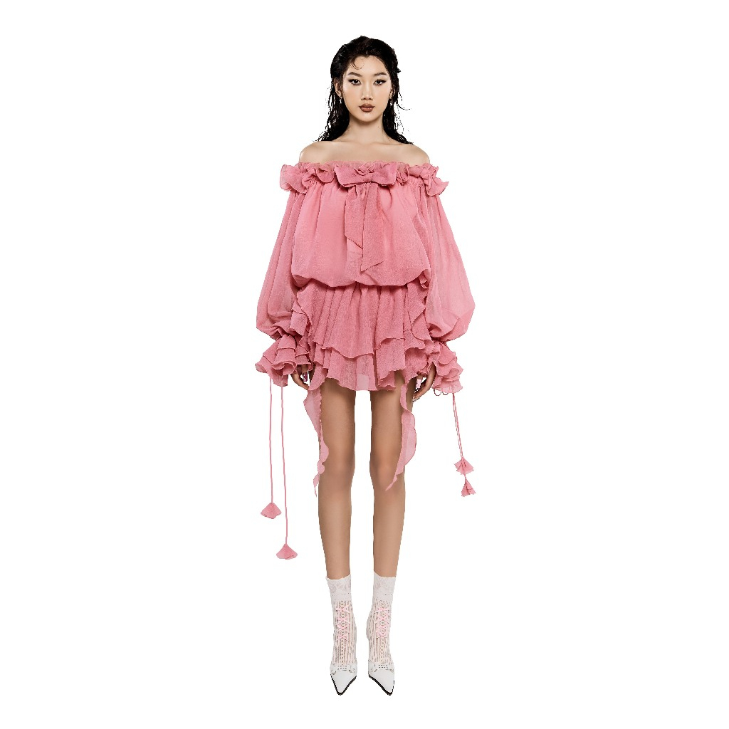 LSOUL Stacy Set เสื้อเปิดไหล่แขนยาวติดโบว์ระบาย กระโปรงระบายชั้นแต่งพู่ผ้าชีฟอง