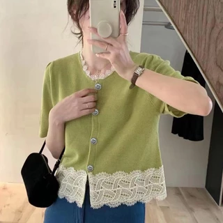 Fashion clothing เสื้อผู้หญิง เสื้อผ้าผู้หญิงงานเข้าใหม่ ดีเทลเป็นลูกไม้ตรงชายเสื้อและขอบคอ งานดี งานปัง งานสวยๆแบบนี้