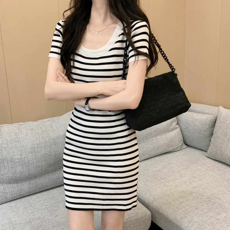 Yummy Shop พร้อมส่ง 【88617】ชุดคลุมท้อง ชุดเดรสไหมพรมแขนสั้น ดีเทลายทางคอกลมน่ารัก ชุดลาย-C ราคา ถูกที่สุด ดีลบีเคเค แกลเลอรีภาพที่ 8