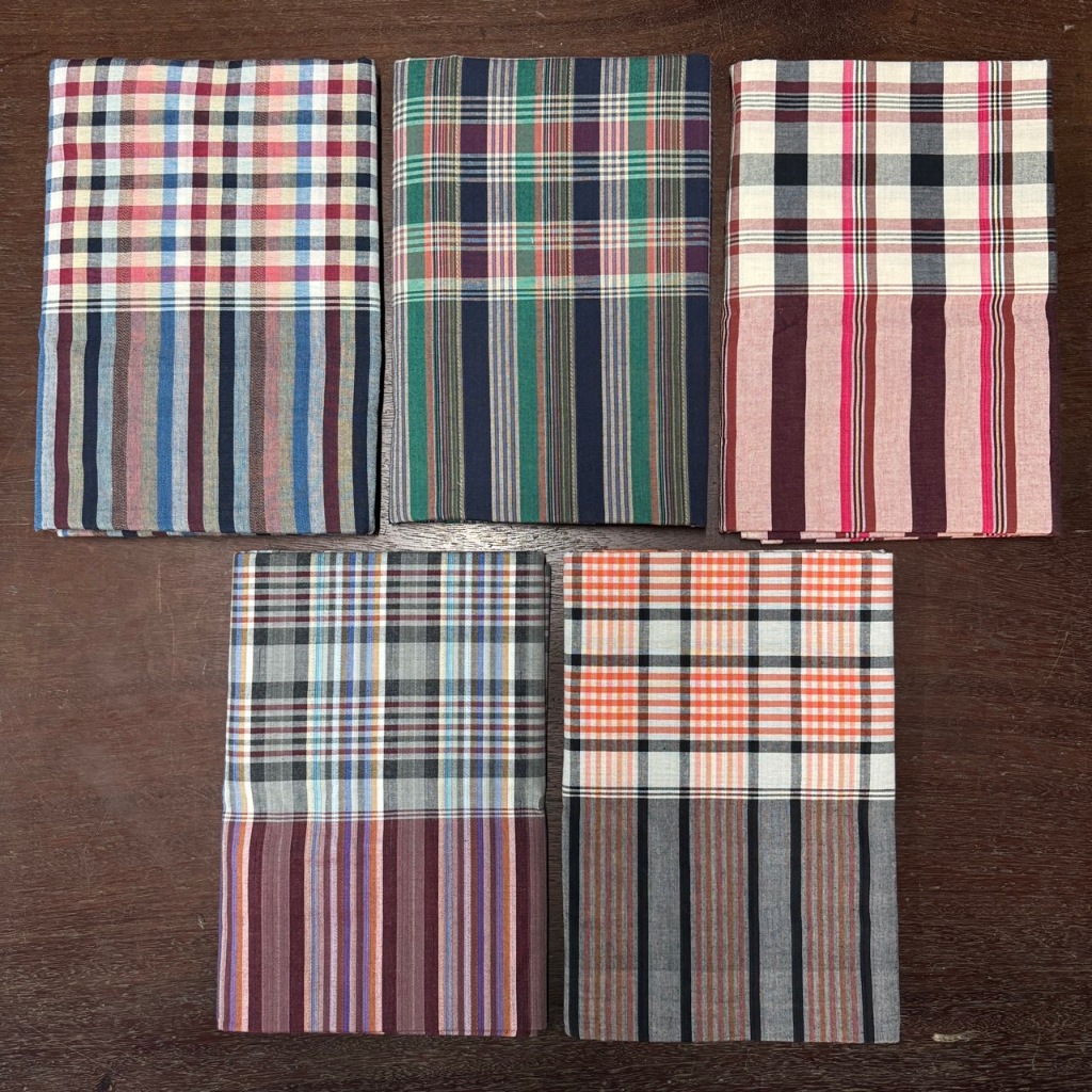 ผ้าขาวม้า บ้านไร่ "เย็บริม" ผ้าฝ้าย ขนาด 90X200 ซม. (19) ทอหนา 105 เส้นต่อตรางนิ้ว ตราช้างแดง