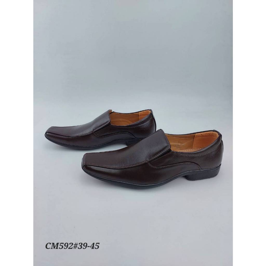 CM592รองเท้าหนังลำลองผู้ชายทรงหัวเรียวหนังมีลาย มี2สีสีดำ น้ำตาล ไซส์39-45มีส้น1.5นิ้ว