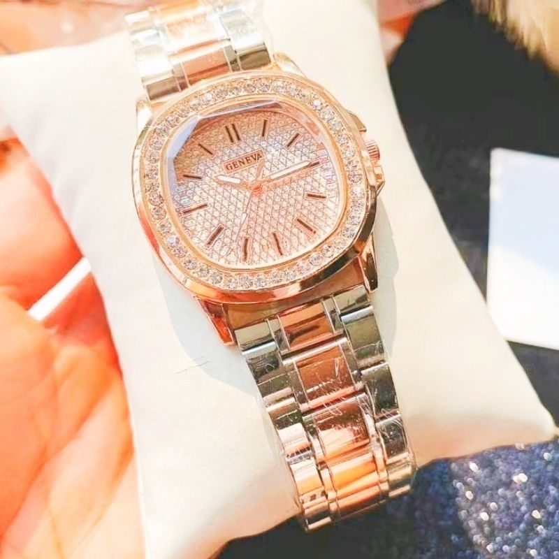 นาฬิกผู้หญิง GENEVA เจนิวา เเบรนด์แท้ มีหลายเเบบใหห้ก็เลือก สายเหล็กหน้าเหลียมสายเหล็กหนาอย่างดี ใส่ได้ทุกวัย
