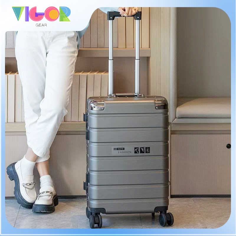 [รับประกัน3ปี] luggage กระเป๋าเดินทาง  Titanium กระเป๋าเดินทางล้อลาก โครงอลูมิเนียม  มุมกันกระแทก 4 มุม
