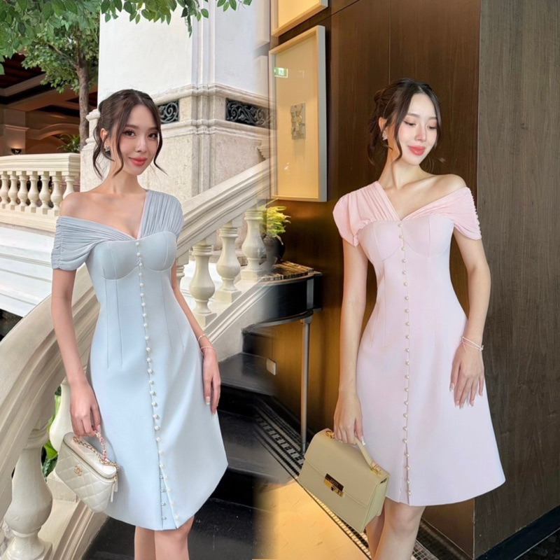Shimmer•มินิเดรสดีไซน์สวยหวานน่ารักทรงสวยเข้ารูป แต่งกระดุมมุกช่วงอกมีฟองน้ำเก็บทรง