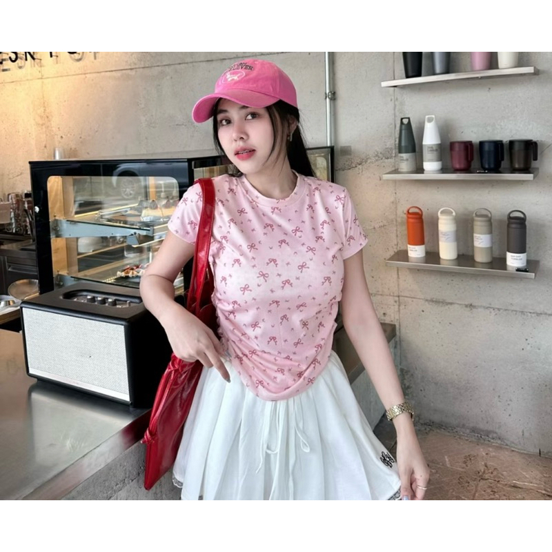 เสื้อยืดคอกลมแขนสั้น แต่งข้างสกรีนโบว์น่ารัก ผ้ายืดเยอะ รุ่น กูลิโกะ