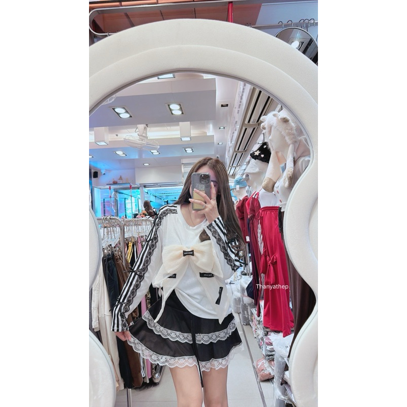 เซทกระโปรงมาพร้อมเสื้อโอเวอร์ไซส์แขนยาว