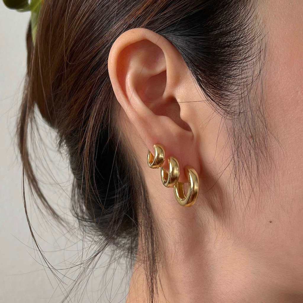 grumpy, curl in a hoop earrings (ราคาต่อคู่/price per pairs)