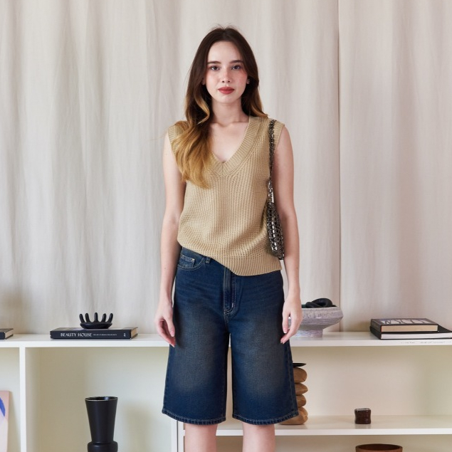 VEEVA KNIT TOP I เสื้อแขนกุดไหมพรมคอวีสีพื้น ผ้าไหมพรมอย่างหนาความยาวปกติ