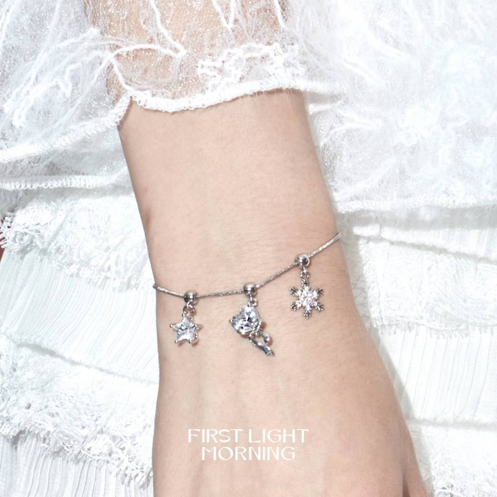 Snow Star Bracelet  (สร้อยลายใหม่) สร้อยข้อมือ  Snowflake สร้อยข้อมือ