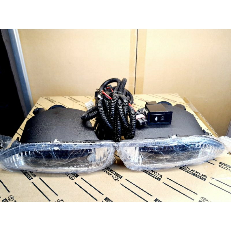 ไฟตัดหมอก Toyota Tiger SportCruiser D4D 4WD ของเทียม