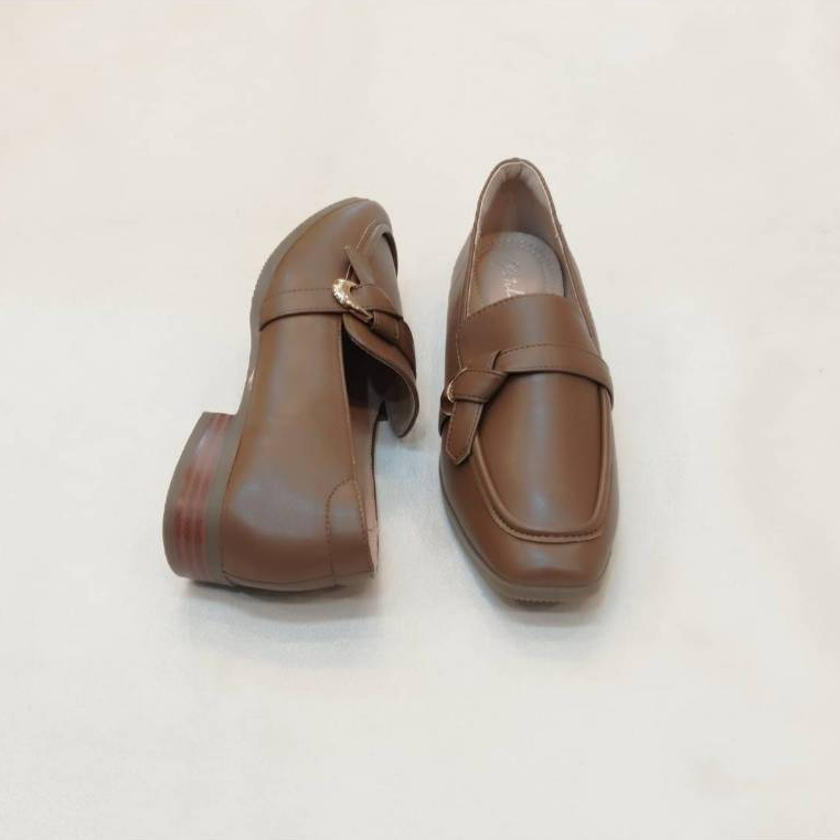 New!!! รองเท้าคัชชู ส้นเตี้ย โลฟเฟอร์ รองเท้าทำงาน อะไหล่สีทองคาดโบว์ ด้านข้าง Loafers