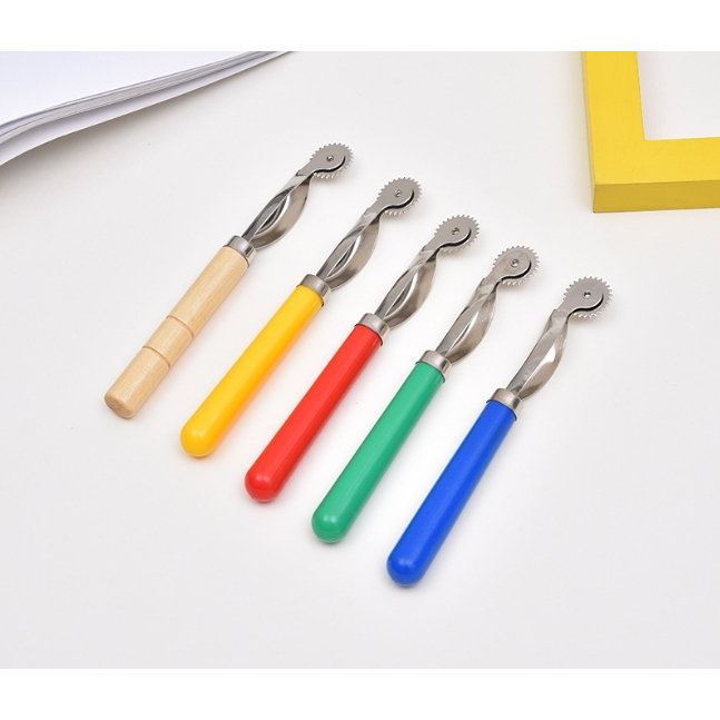 ที่กลิ้งผ้า กดรอยผ้า ฟันแหลม มี 5 สี 1 ชิ้น (พร้อมส่งจากไทย)