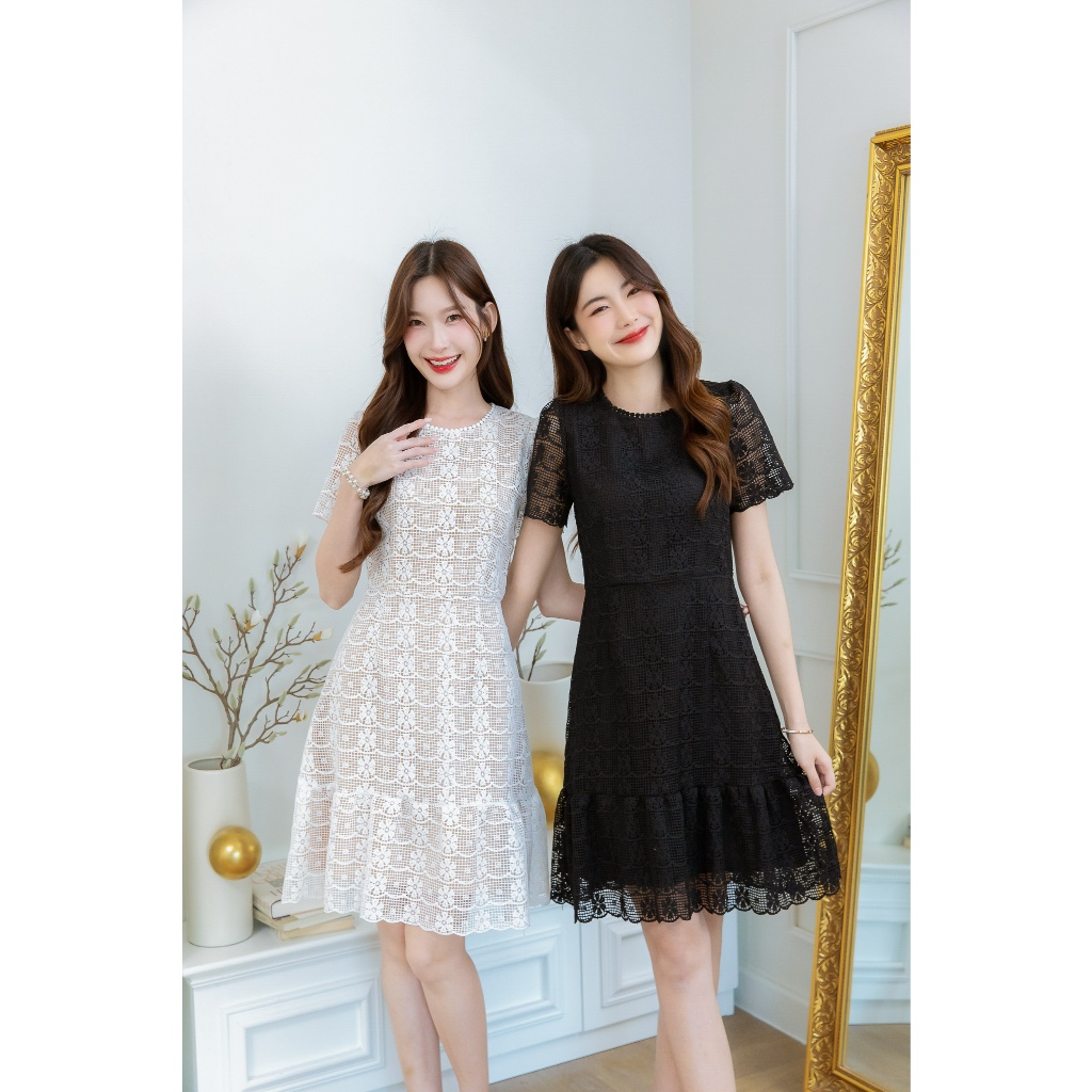เดรสลูกไม้พรีเมียม สวยเรียบหรูไม่มากไม่น้อยไป สวยดูแพงดูสุภาพใส่ได้ทุกโอกาส แพทเทิร์นสวยมีดีเทลแต่งลูกไม้รอบคอ